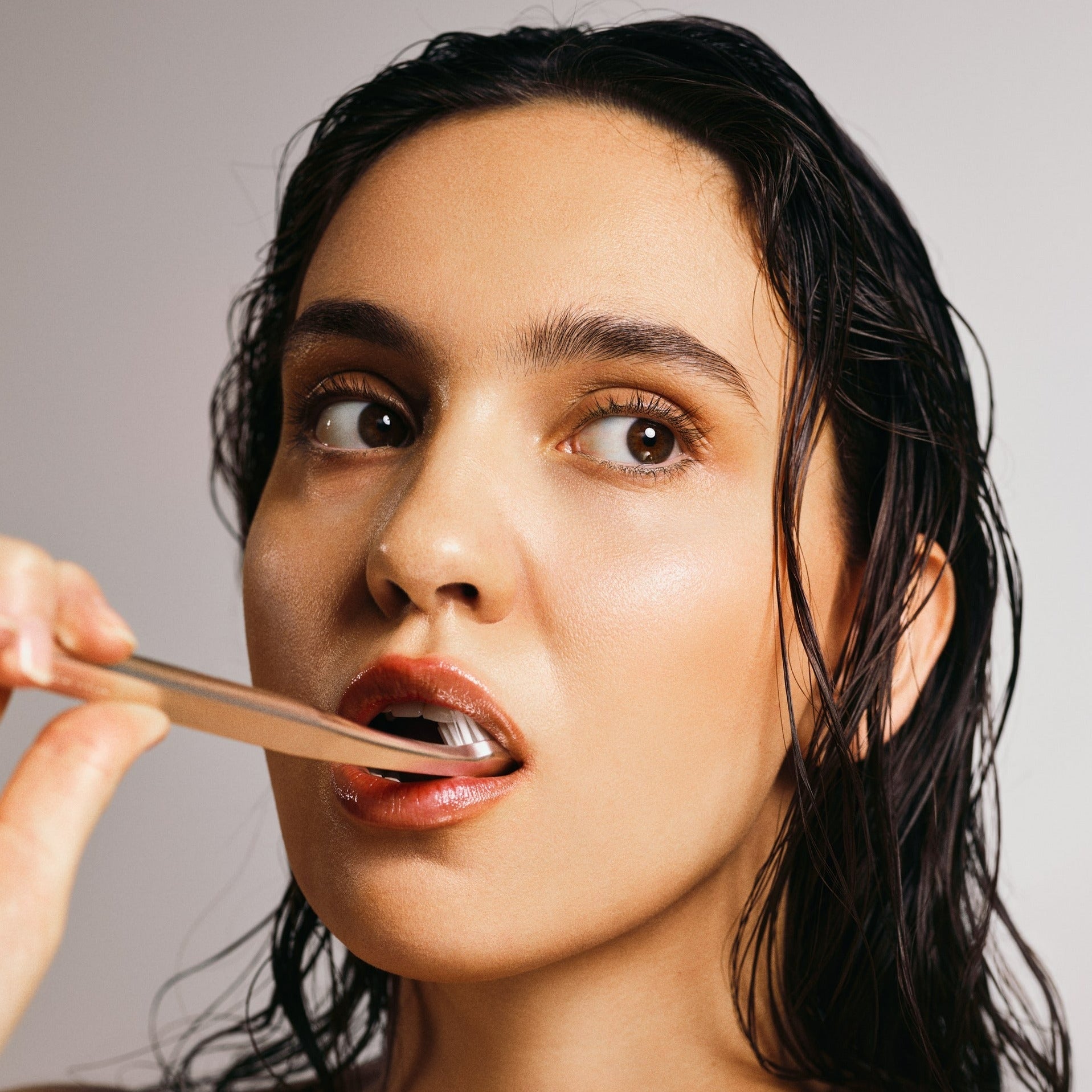 AUREZZI Toothbrush Rose/White 18K Rose Gold Plated - Skin Love Cream